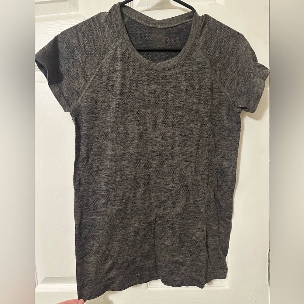 lululemon athletica Deep Green Camo Swiftly Short Sleeve Size 8